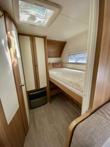 Kinderbett fertig eingebaut im Hobby 545kmf 2019 Wohnwagen